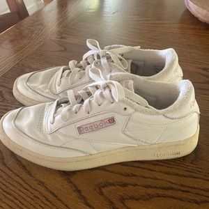 The Athletes’s Shoe Reebok size 9